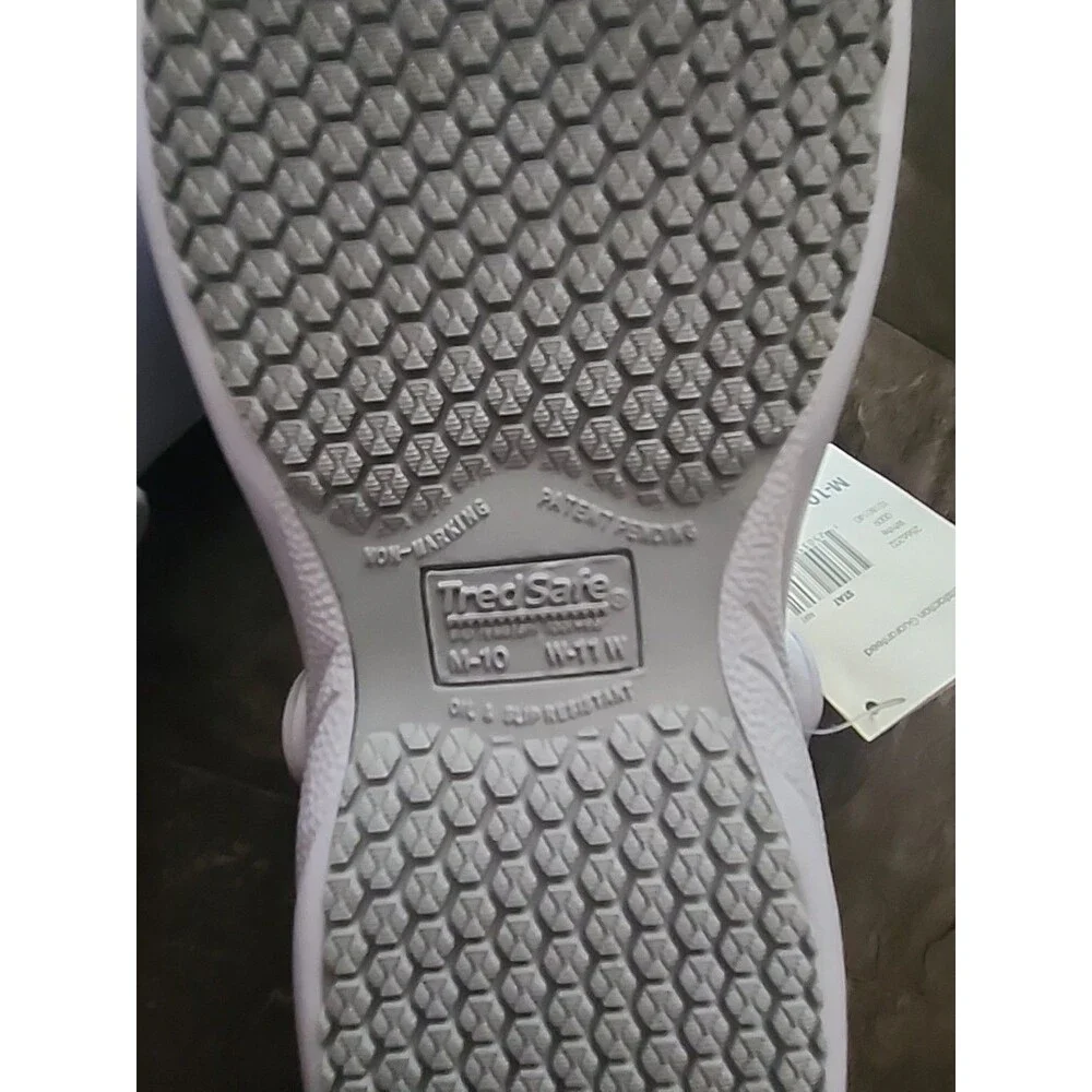 TredSafe Slip Resistant Shoes. M-10 W-11 W. White Clog W/ Closed Toe W/ Strap.